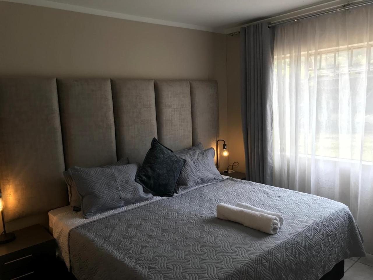 Menlyn Maine Apartments, Menlyn Place Pretoria Exterior photo