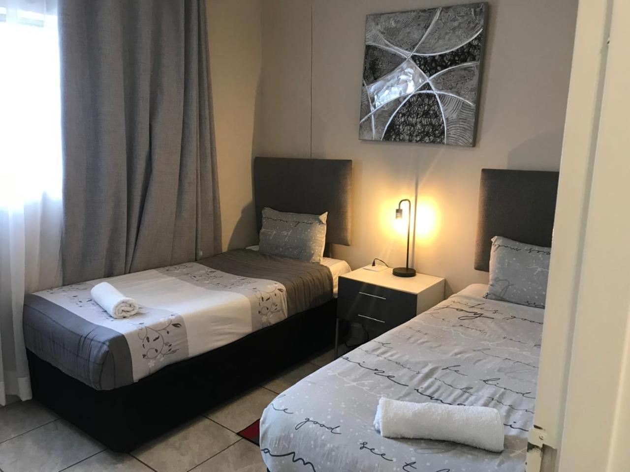 Menlyn Maine Apartments, Menlyn Place Pretoria Exterior photo
