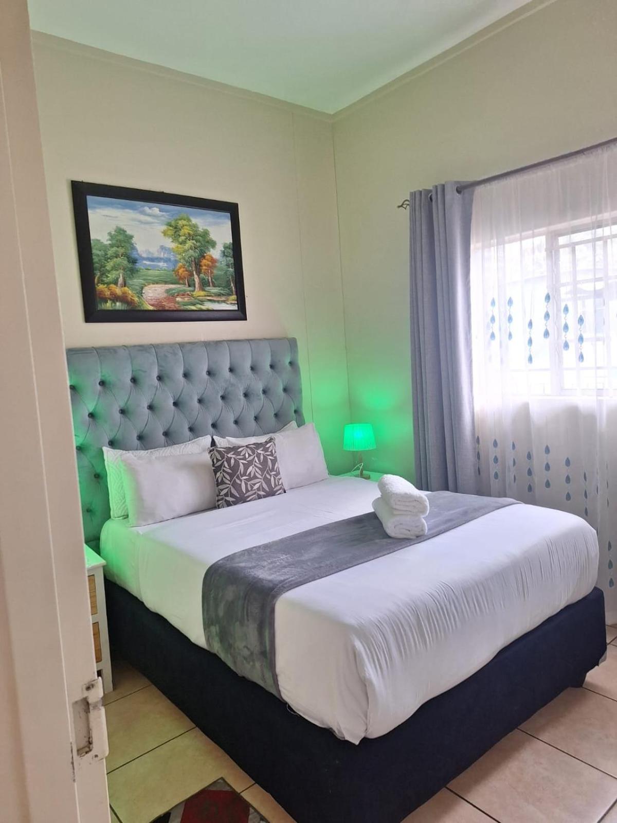 Menlyn Maine Apartments, Menlyn Place Pretoria Exterior photo
